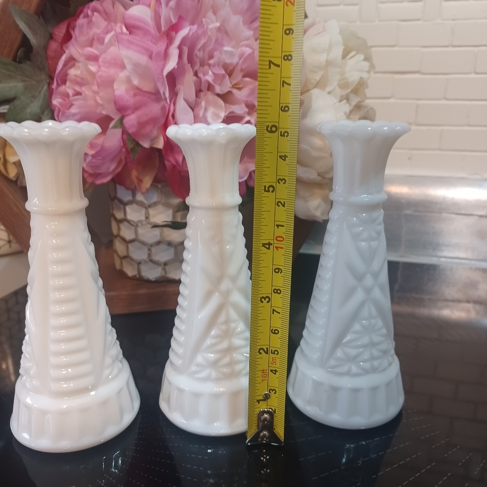 Vintage Milk Glass Bud Vase Set Of 3 - Picture 6 of 7